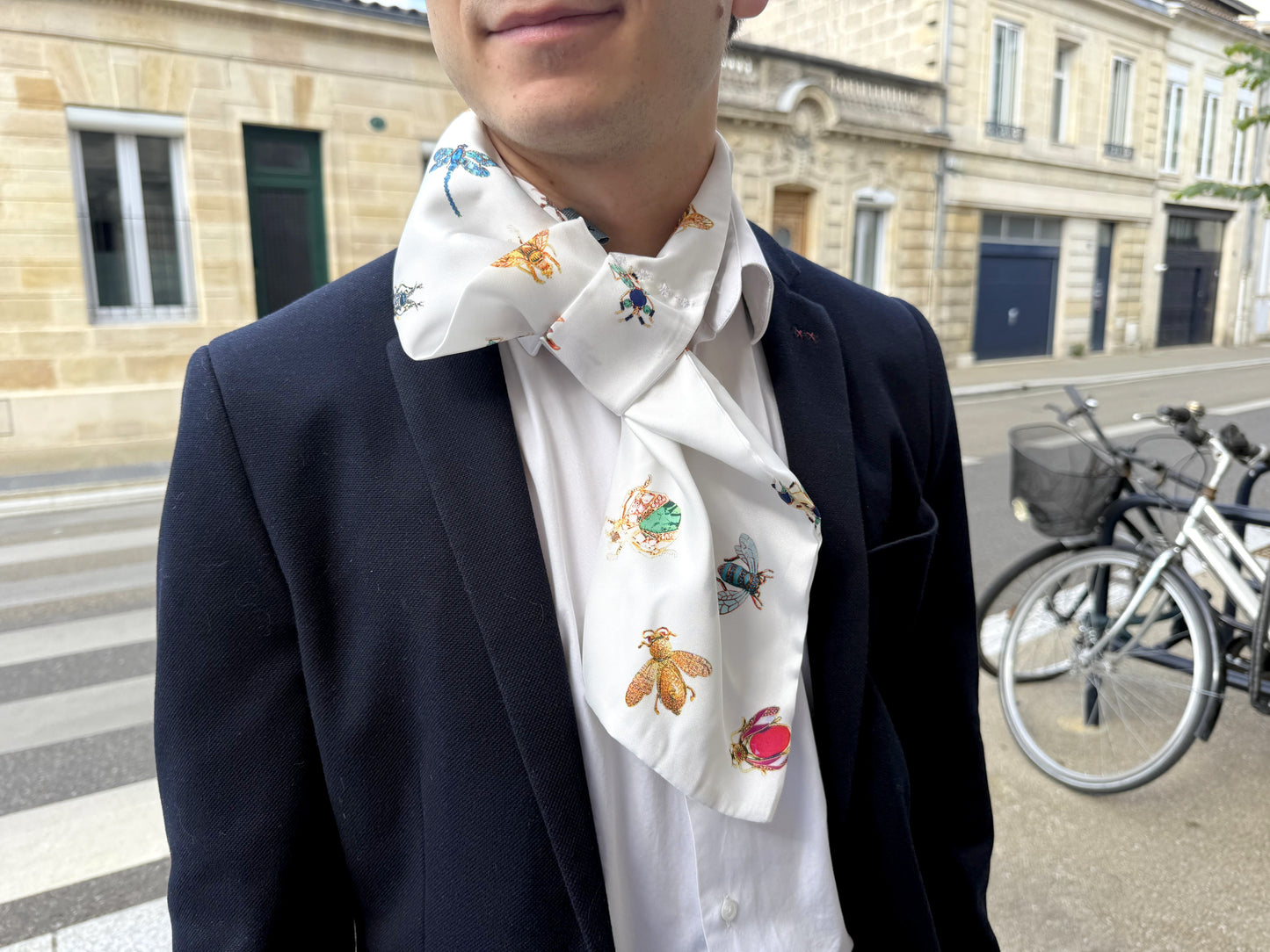 Foulard CYU Blanc en avec insectes colorés _ White CYU scarf with colorful insects
