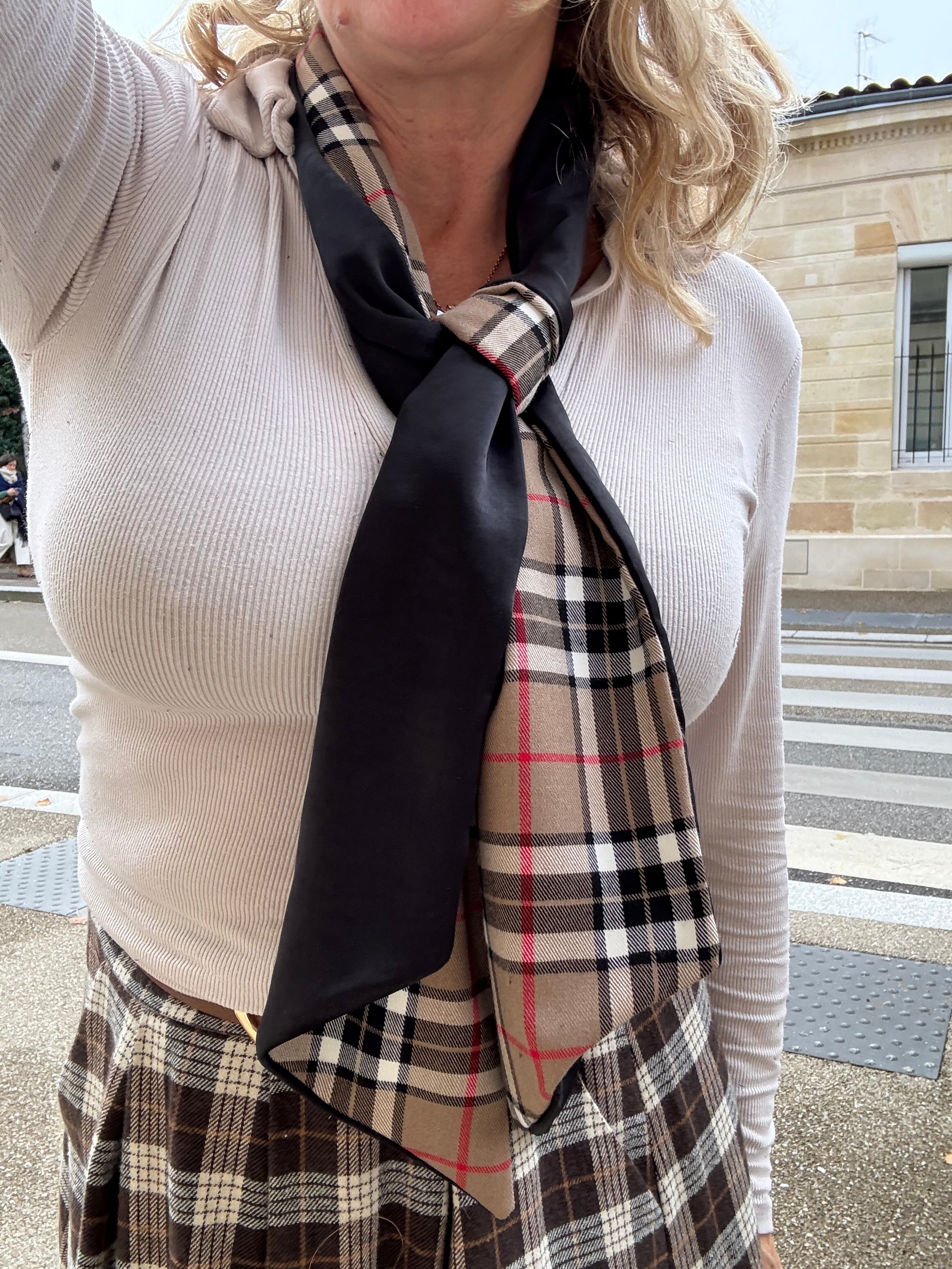 Foulard OMEY _ Tartan Burby et Satin noir _ CYU