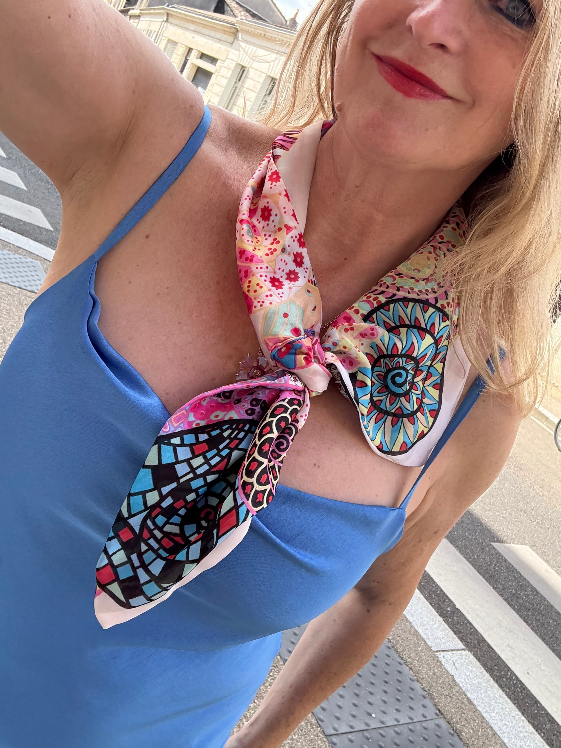Foulard CYU Rose avec spirales multicolores