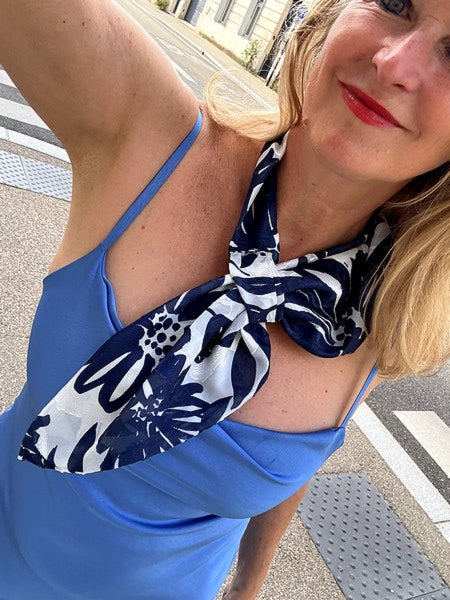 Foulard CYU Soie Blanc satiné et Bleu marine Tulipes