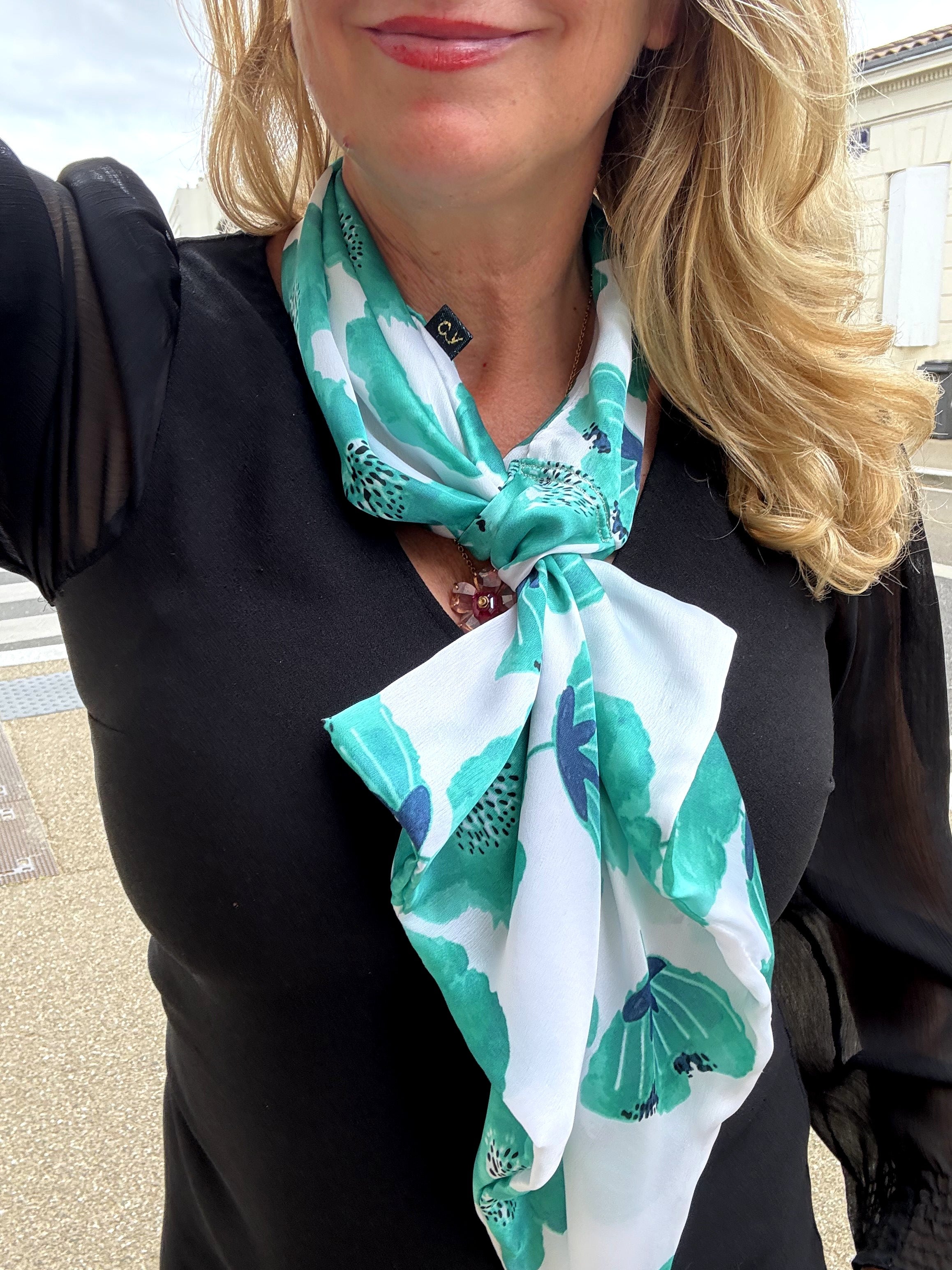 Foulard CYU Vert et Blanc très doux en soie