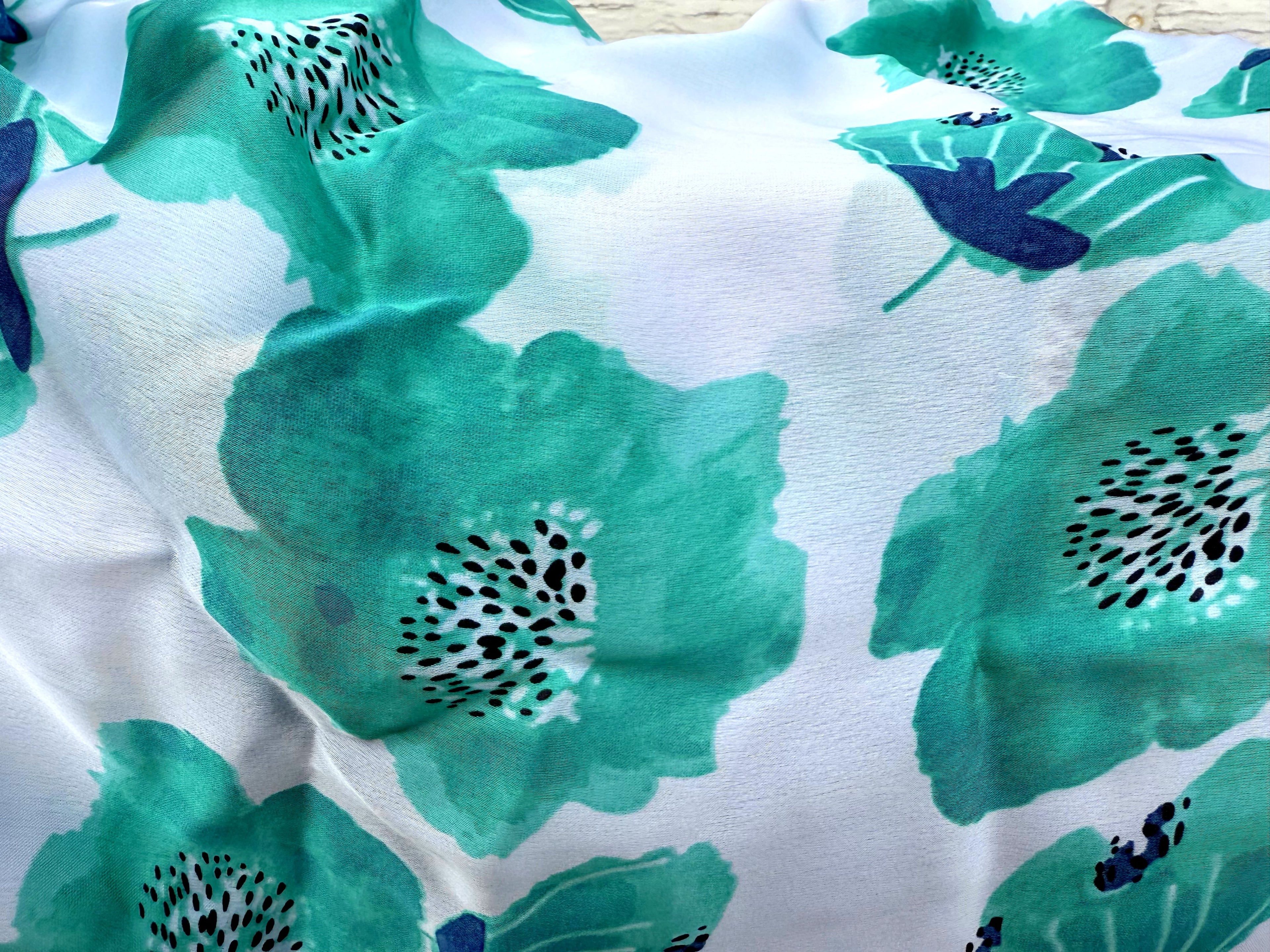 Foulard CYU Vert et Blanc très doux en soie