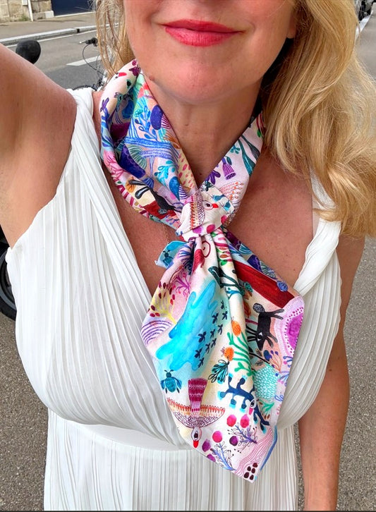 Foulard CYU coloré avec dessins d'enfants _ Colorful CYU scarf with children's drawings