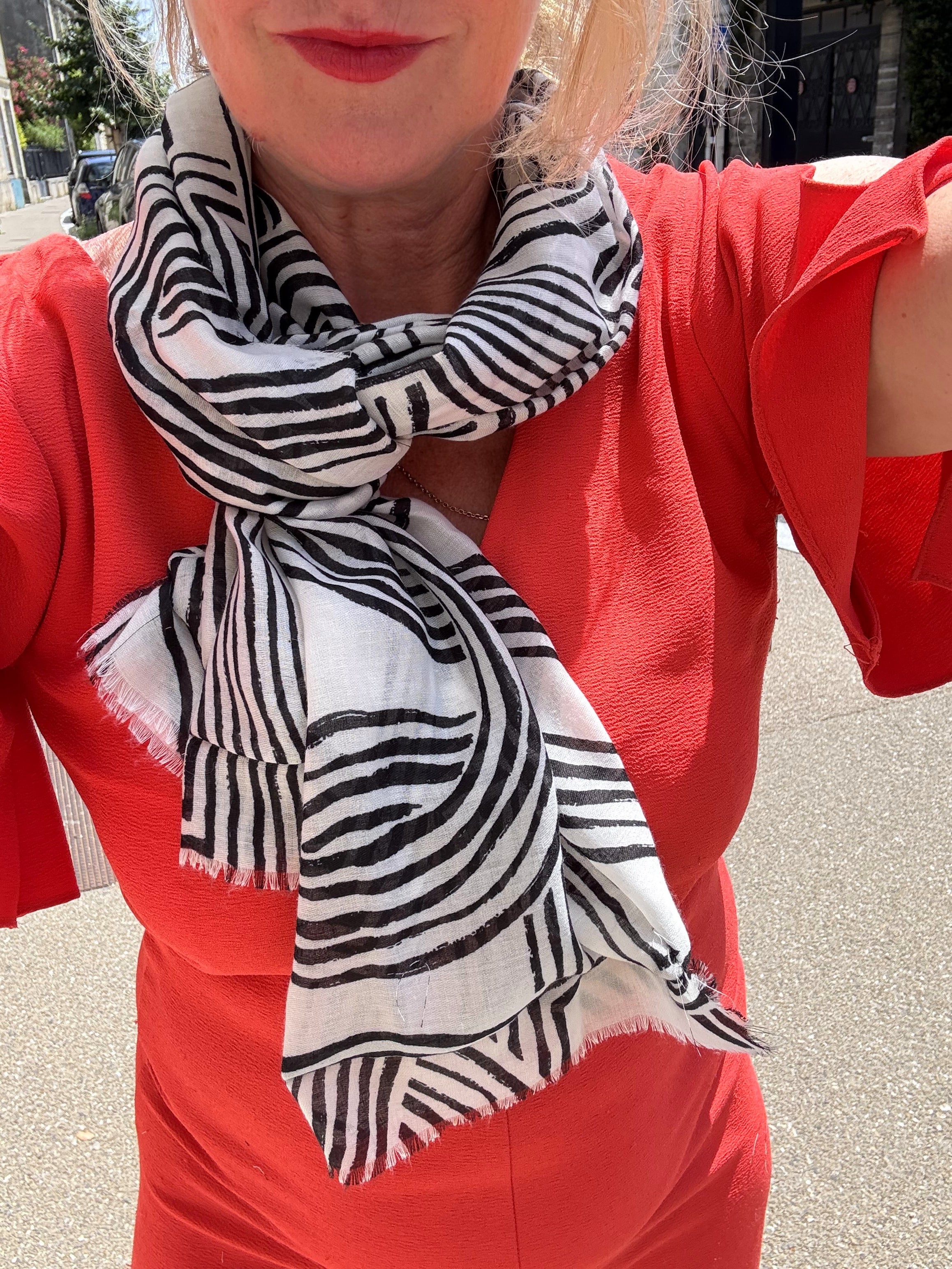 Foulard Long CYU Blanc et Noir très doux