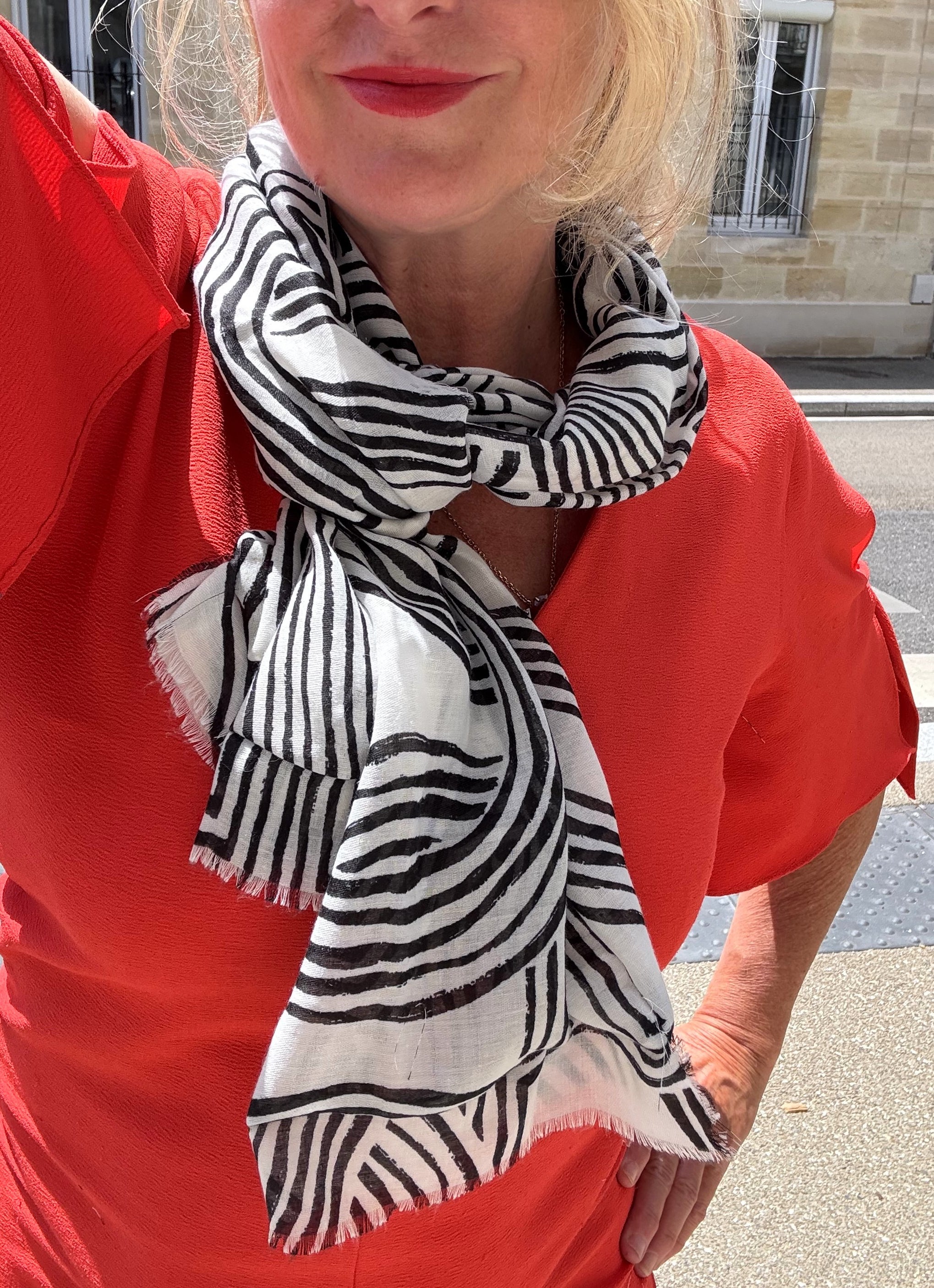 Foulard Long CYU Blanc et Noir très doux