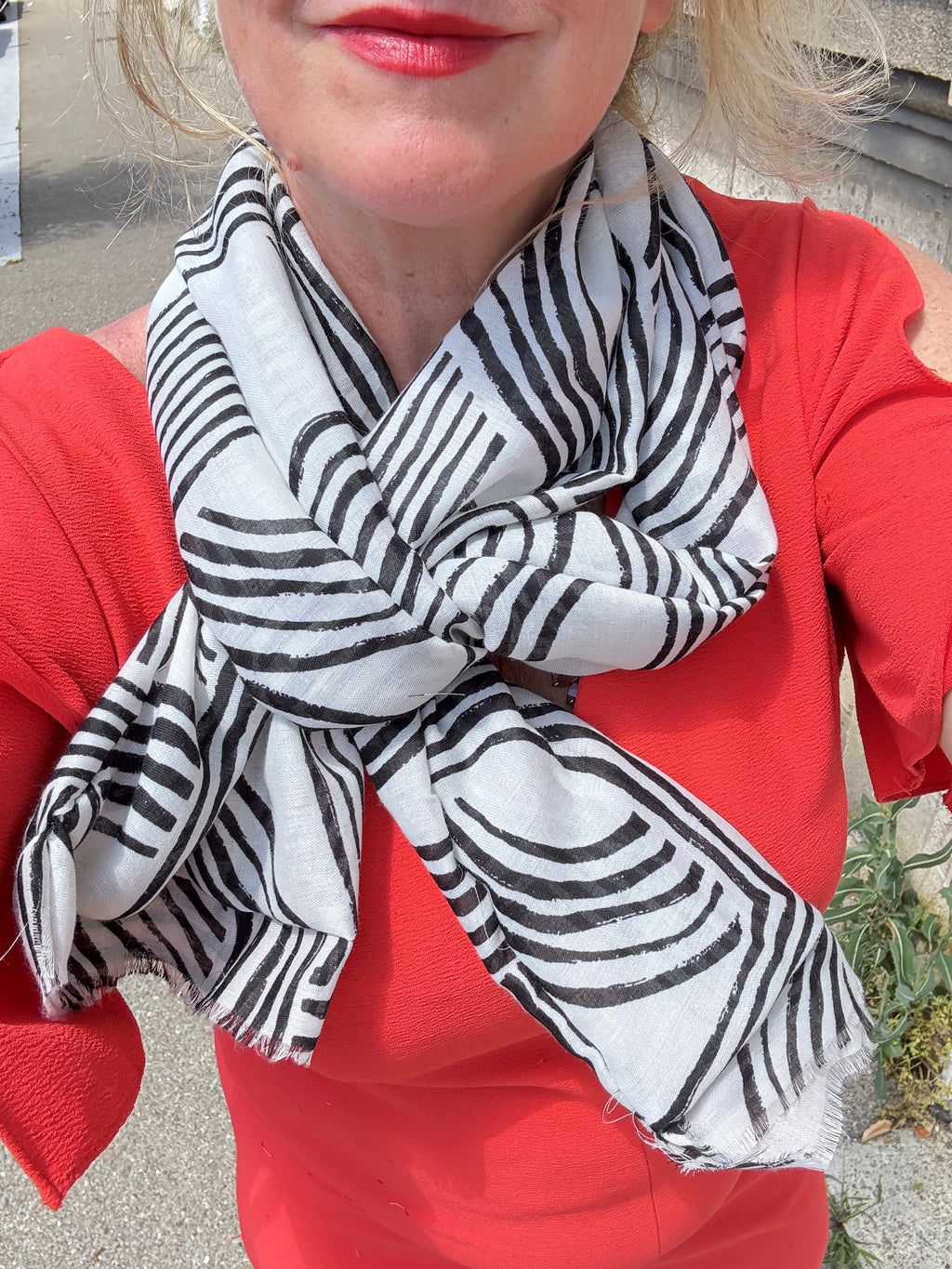 Foulard Long CYU Blanc et Noir très doux
