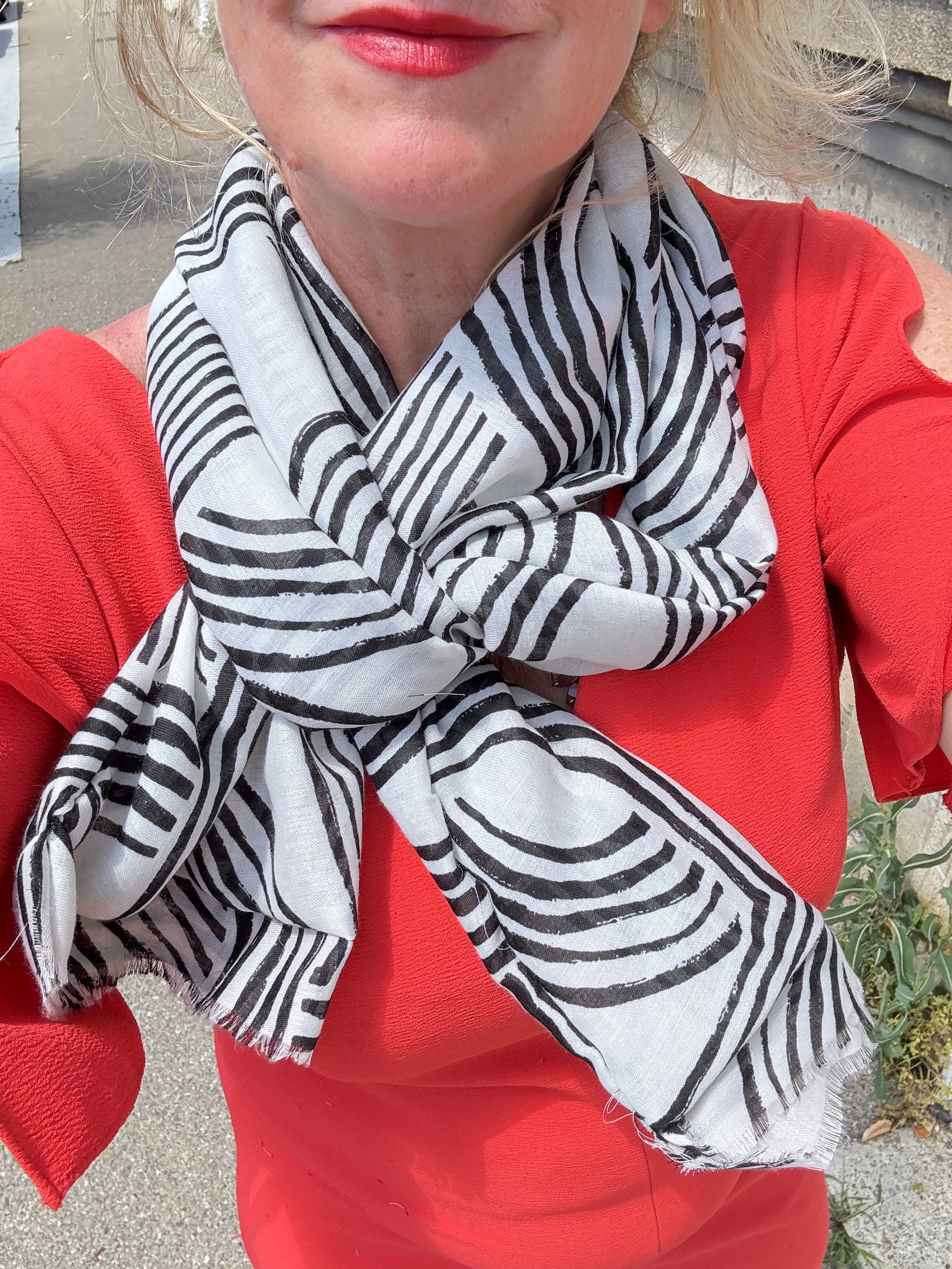 Foulard Long CYU Blanc et Noir très doux