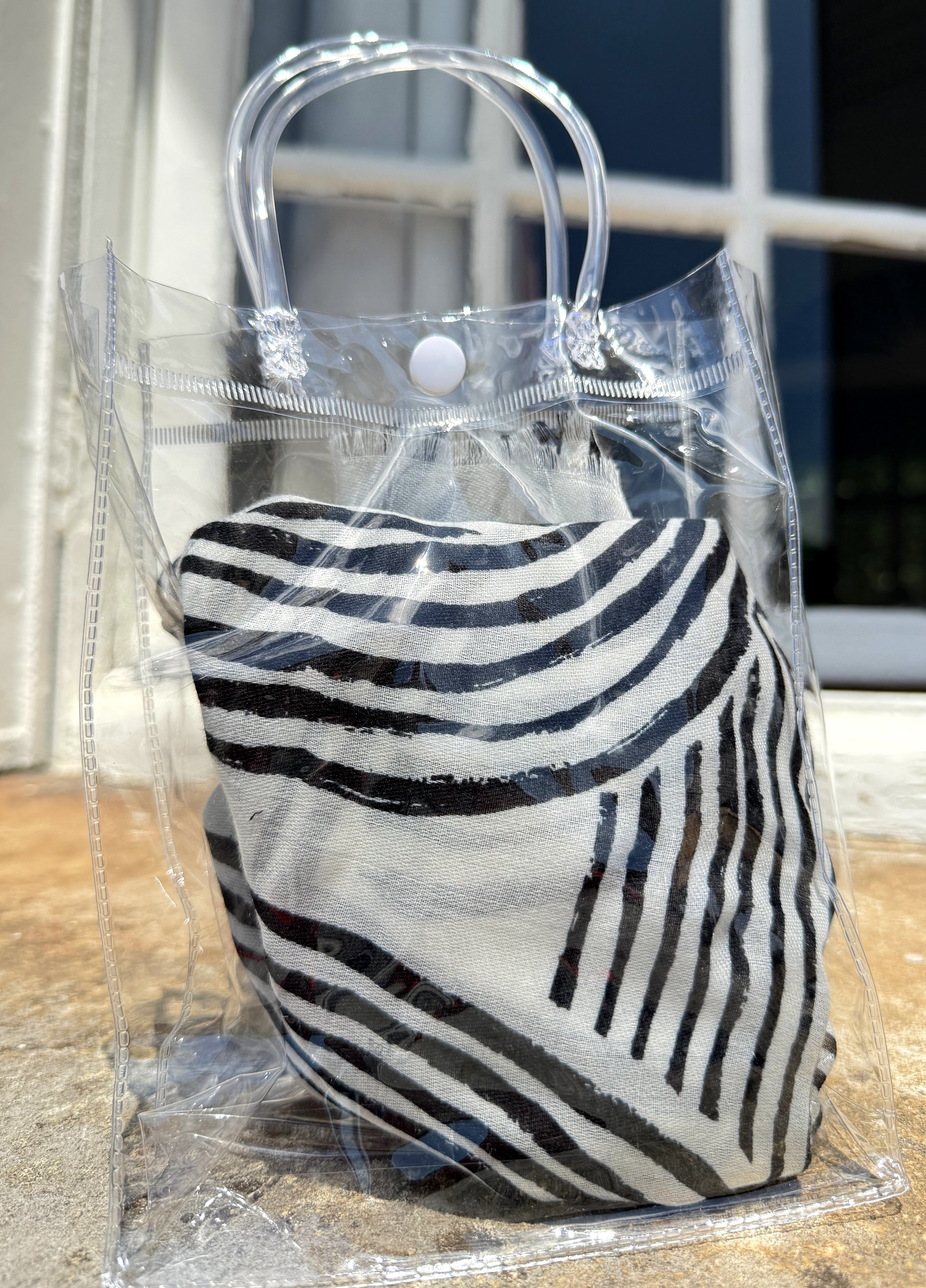 Foulard Long CYU Blanc et Noir très doux