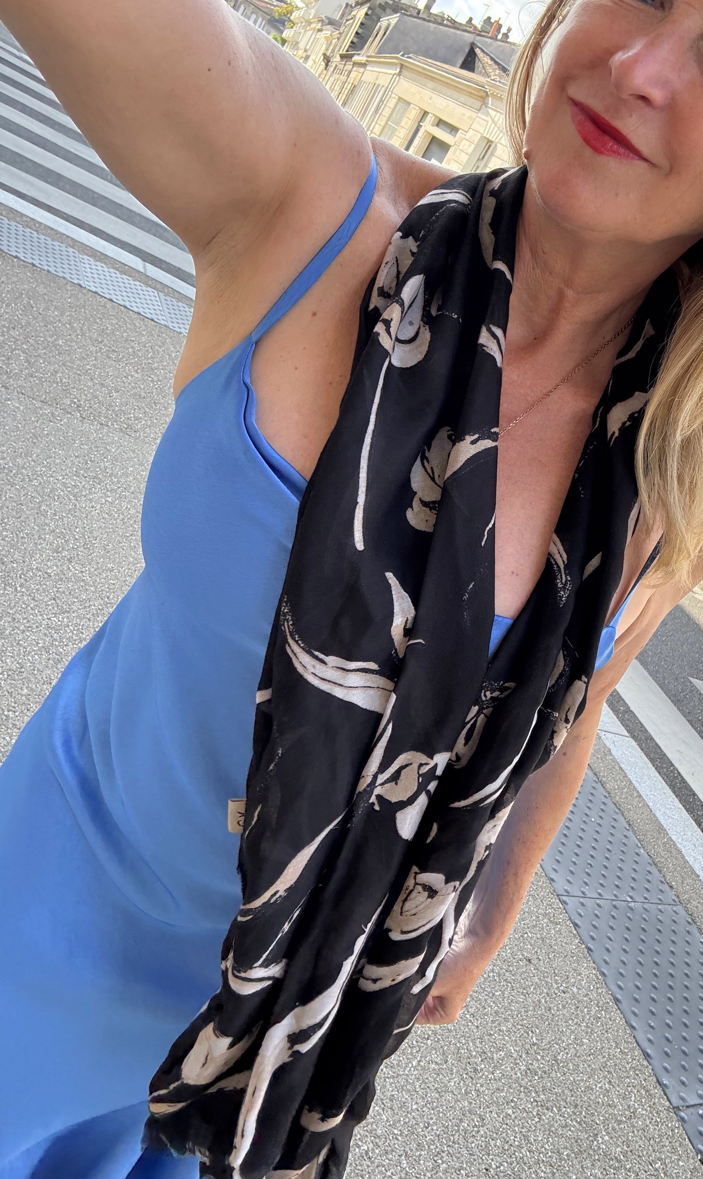 Foulard CYU Noir & beige long et léger